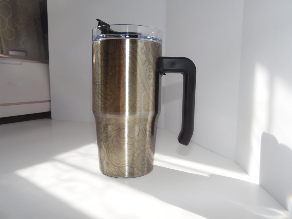 Original photo of gold-toned patterned grippy cup with black handle and clear lid